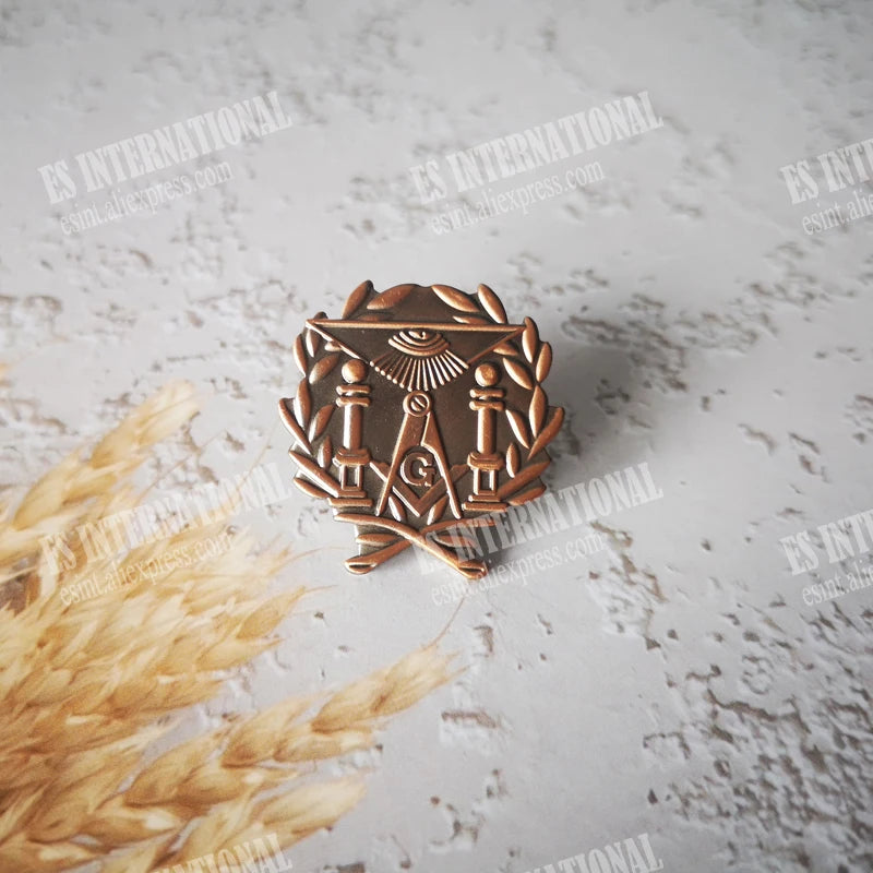 Masonic Lapel Pins Freemasonry Badge Mason Freemason Eye of Horus God BLM46 Exquisite Retro antique brass eye Size 2.5*2.5cm