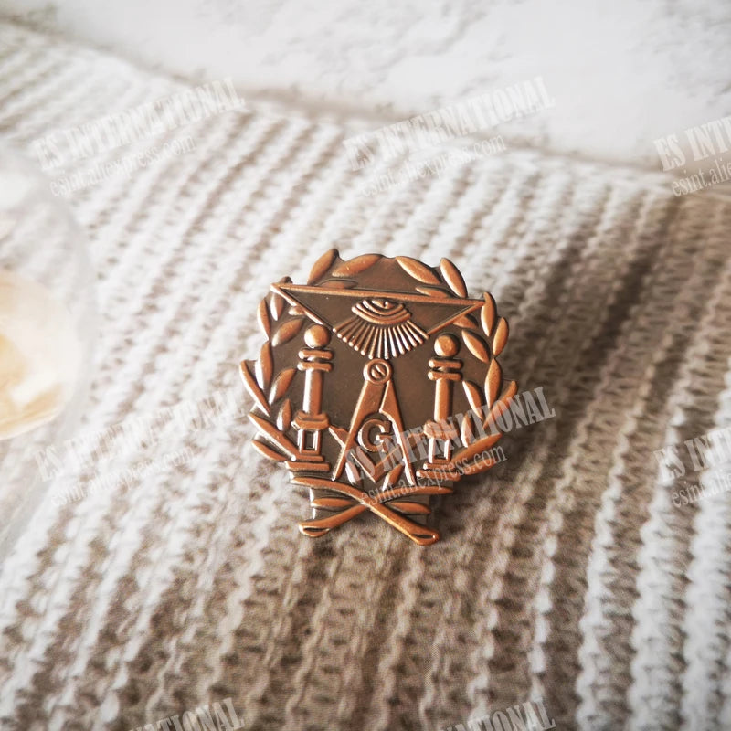 Masonic Lapel Pins Freemasonry Badge Mason Freemason Eye of Horus God BLM46  Exquisite Retro antique brass eye Size 2.5*2.5cm